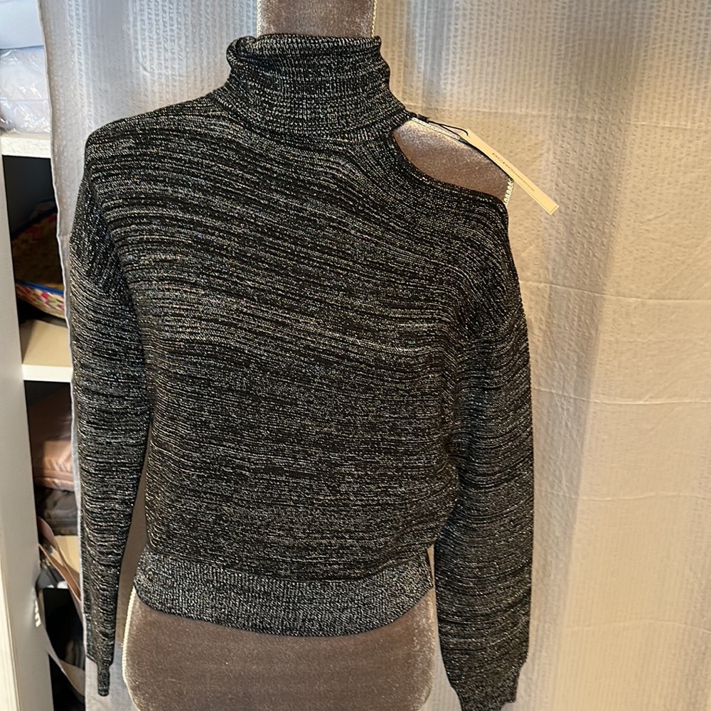 Bcbgeneration top with one cold shoulder